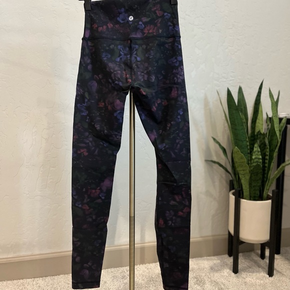 Lululemon Wunder Under | Size 4 | Flowers | High Rise | GREAT Condition - Picture 1 of 5